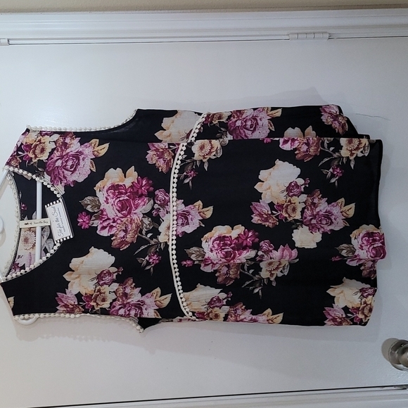 NWT Vanilla Bay Women's Sleeveless Top Floral  Black and Purple Cream Size 2X - Picture 1 of 10